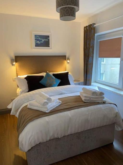 Location, Location - Modern 2 Bed Apt In Killarney Extérieur photo